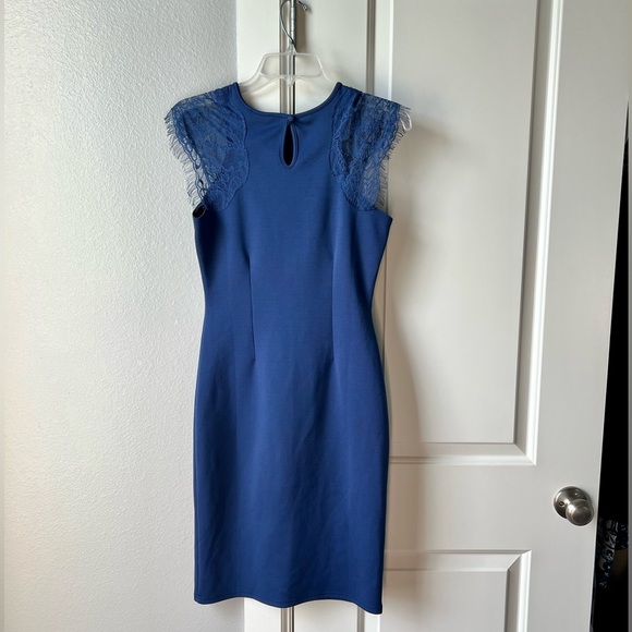 {Venus} Lace Sleeve Dress - Picture 2 of 5